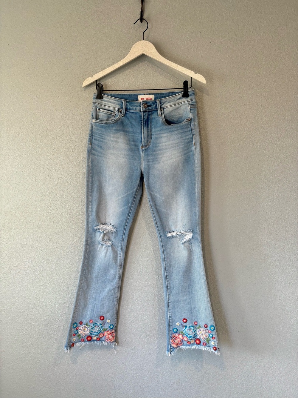 Driftwood Roxy Crop Flare Floral Embroidered Jeans size 27
